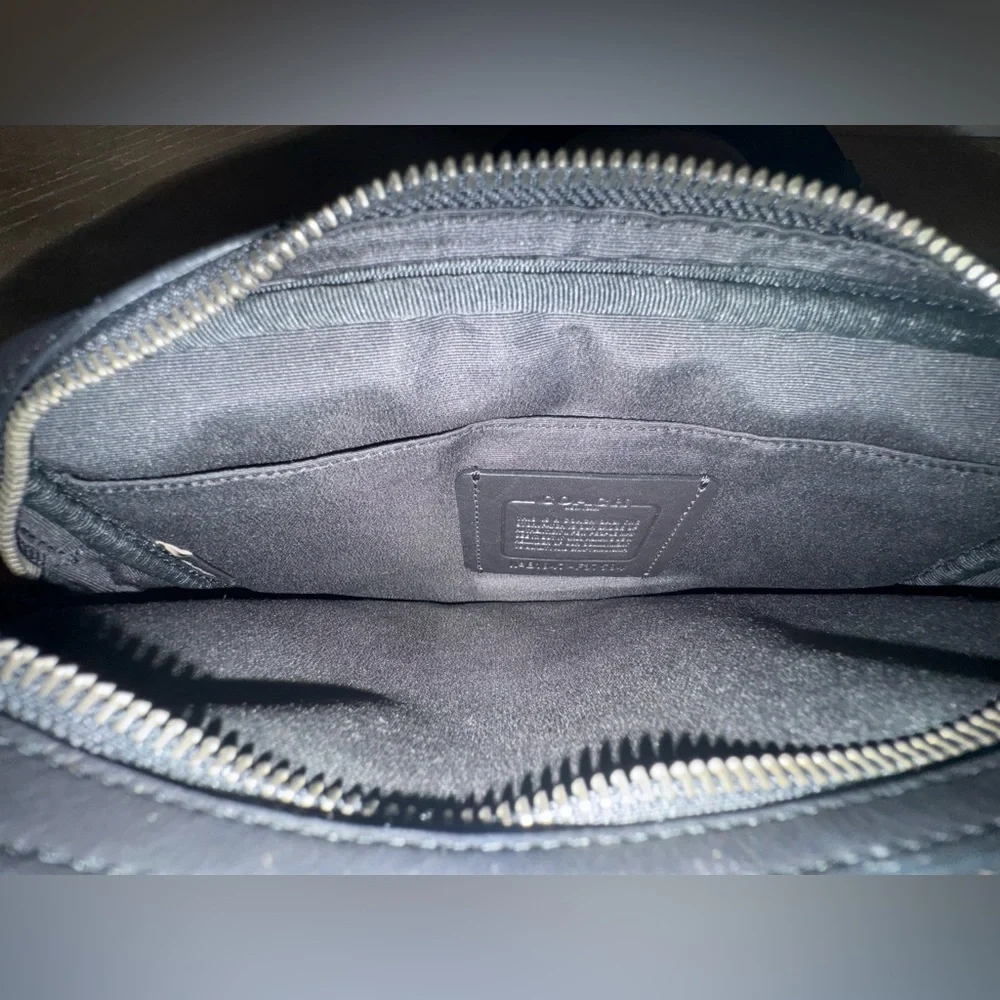 Coach Graham Utility Bag - Picture 3 of 4